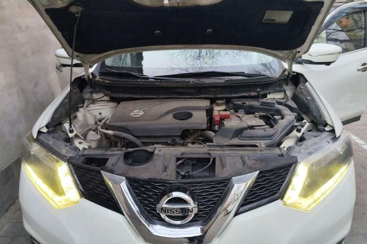 Used Nissan X-Trail 2014 2.0L CVT Comfort Edition 2WD Engine Bay