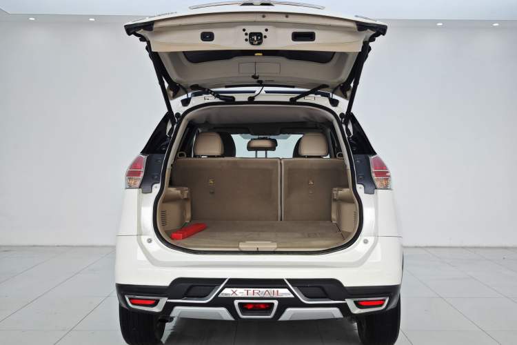 Used Nissan X-Trail 2014 2.5L CVT Luxury Edition 4WD Exterior 10