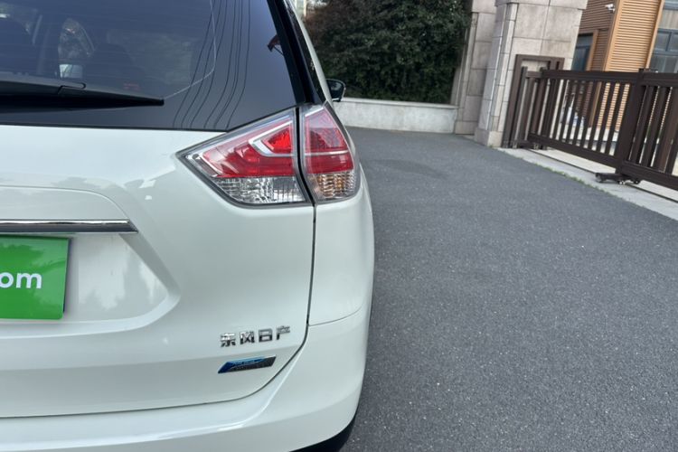 Used Nissan X-Trail 2014 2.5L CVT Luxury Edition 4WD Exterior 3