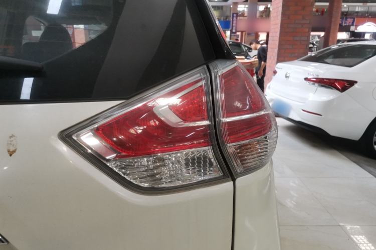 Used Nissan X-Trail 2014 2.5L CVT Leading Edition 4WD Exterior 3