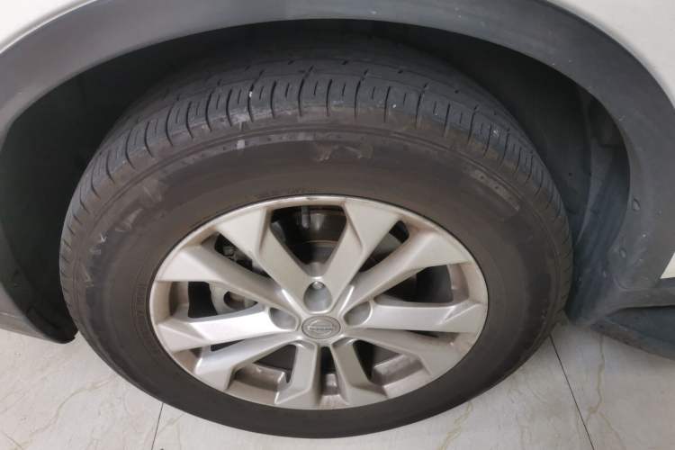 Used Nissan X-Trail 2014 2.5L CVT Leading Edition 4WD Exterior 4