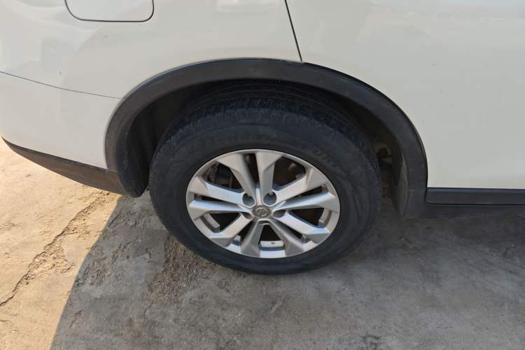 Used Nissan X-Trail 2014 2.5L CVT Leading Edition 4WD Exterior 4