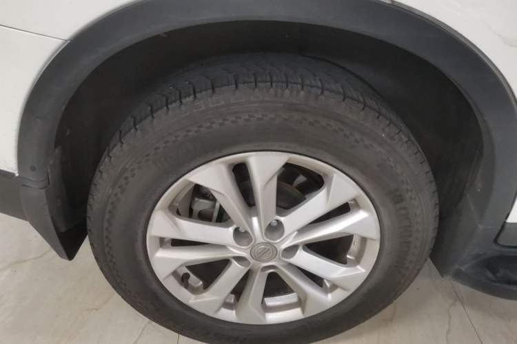 Used Nissan X-Trail 2014 2.5L CVT Leading Edition 4WD Exterior 5