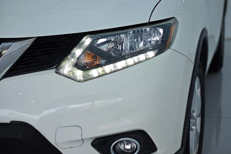 Used Nissan X-Trail 2014 2.5L CVT Luxury Edition 4WD Exterior 6