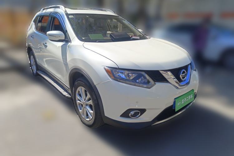 Used Nissan X-Trail 2014 2.5L CVT Leading Edition 4WD Front Right 45 Deg