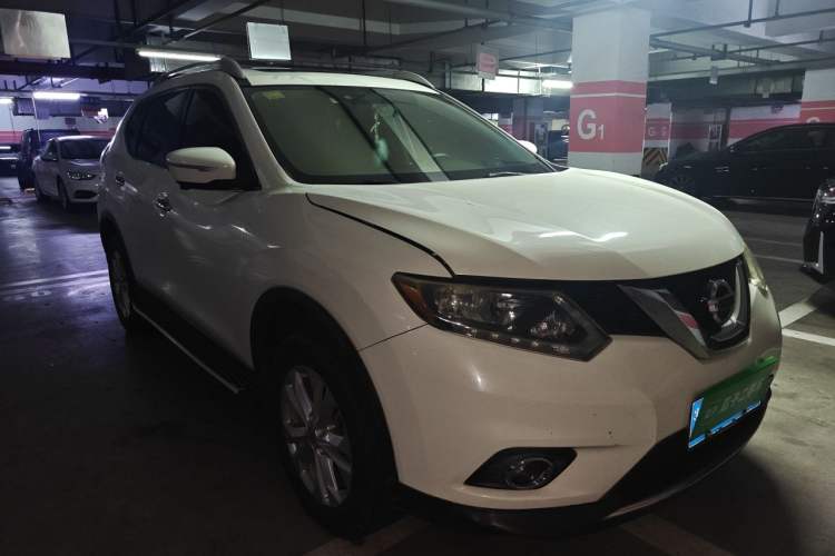 Used Nissan X-Trail 2014 2.0L CVT Comfort Edition 2WD Front Right 45 Deg