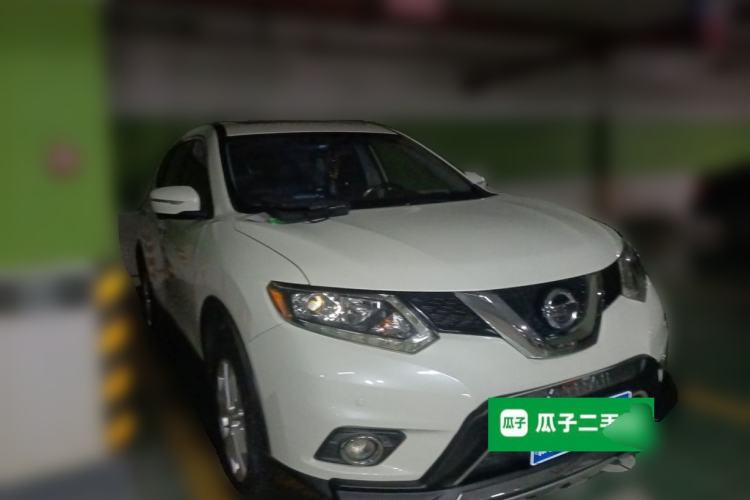 Used Nissan X-Trail 2014 2.0L CVT Comfort Edition 2WD Front Right 45 Deg