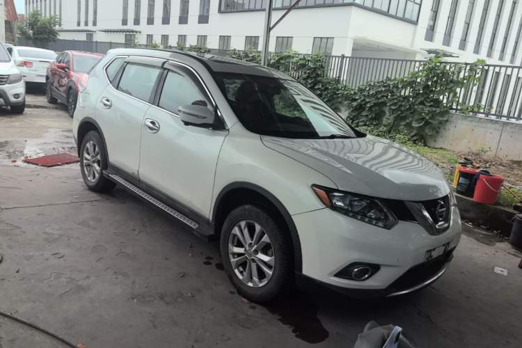Used Nissan X-Trail 2014 2.0L CVT Comfort Edition 2WD Front Right 45 Deg