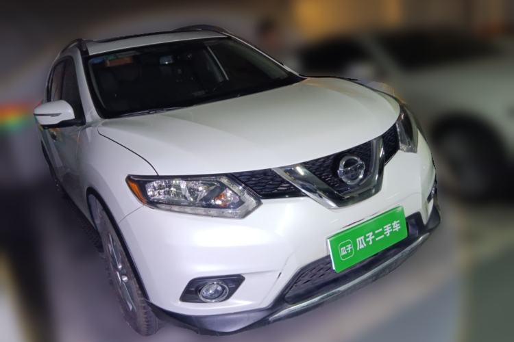 Used Nissan X-Trail 2014 2.5L CVT Luxury Edition 4WD Front Right 45 Deg