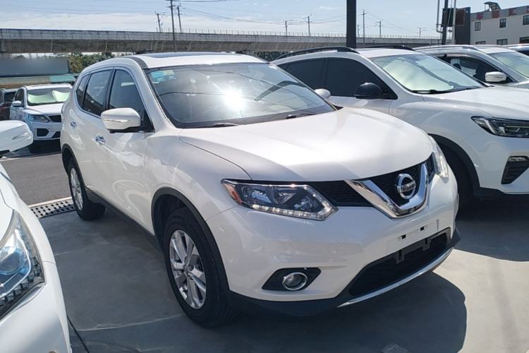 Used Nissan X-Trail 2014 2.0L CVT Comfort Edition 2WD Front Right 45 Deg