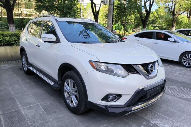Used Nissan X-Trail 2014 2.0L CVT Comfort Edition 2WD Front Right 45 Deg