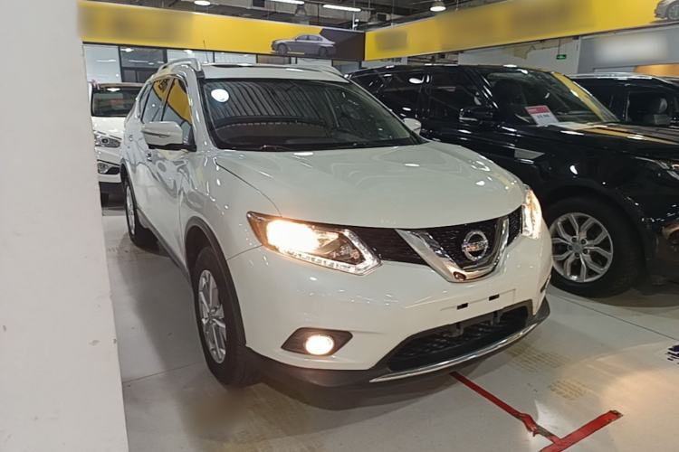 Used Nissan X-Trail 2014 2.0L CVT Comfort Edition 2WD Front Right 45 Deg
