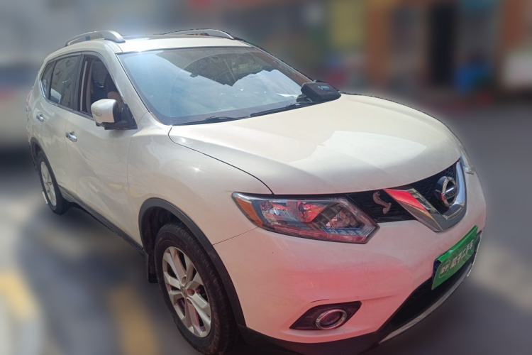 Used Nissan X-Trail 2014 2.0L CVT Comfort Edition 2WD Front Right 45 Deg
