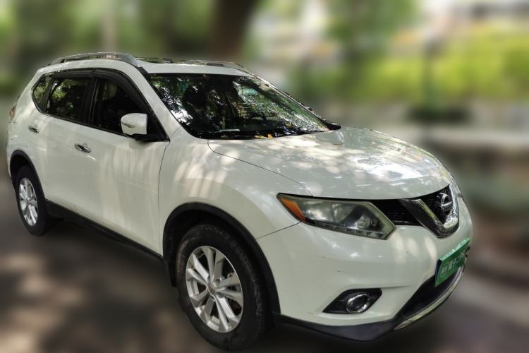 Used Nissan X-Trail 2014 2.5L CVT Leading Edition 4WD Front Right 45 Deg