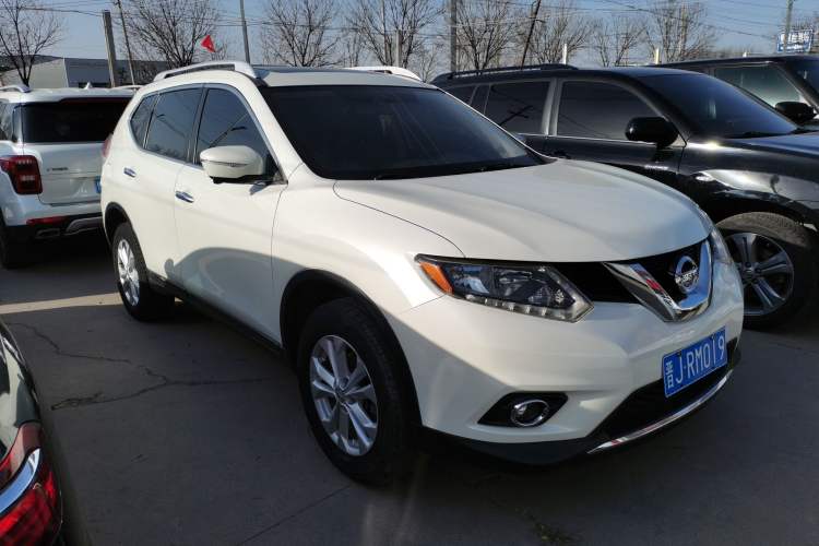 Used Nissan X-Trail 2014 2.0L CVT Comfort Edition 2WD Front Right 45 Deg
