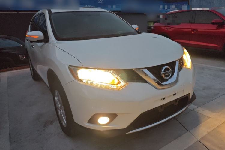 Used Nissan X-Trail 2014 2.0L CVT Comfort Edition 2WD Front Right 45 Deg