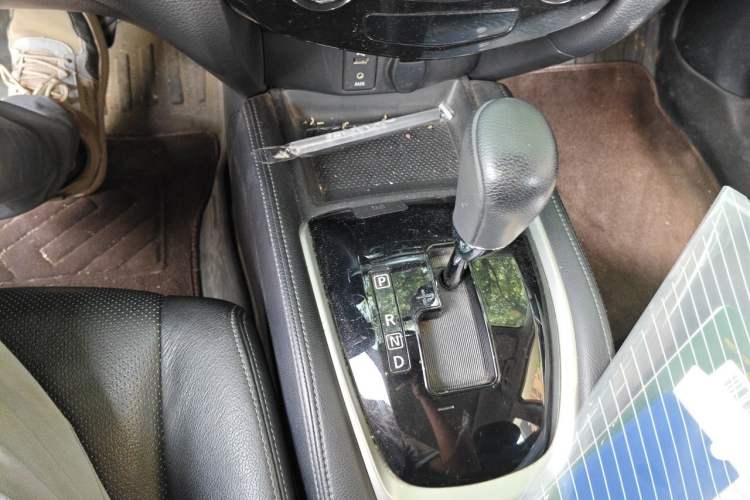 Used Nissan X-Trail 2014 2.0L CVT Comfort Edition 2WD Gear Lever