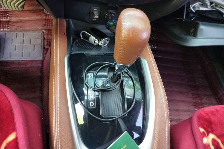 Used Nissan X-Trail 2014 2.0L CVT Comfort Edition 2WD Gear Lever