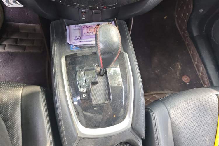 Used Nissan X-Trail 2014 2.5L CVT Luxury Edition 4WD Gear Lever