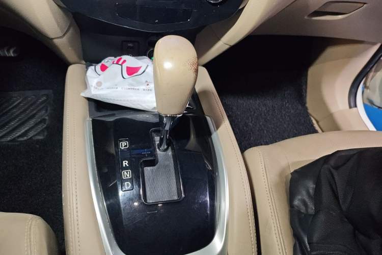 Used Nissan X-Trail 2014 2.0L CVT Comfort Edition 2WD Gear Lever