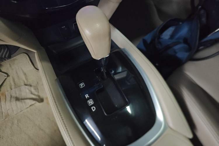 Used Nissan X-Trail 2014 2.0L CVT Comfort Edition 2WD Gear Lever