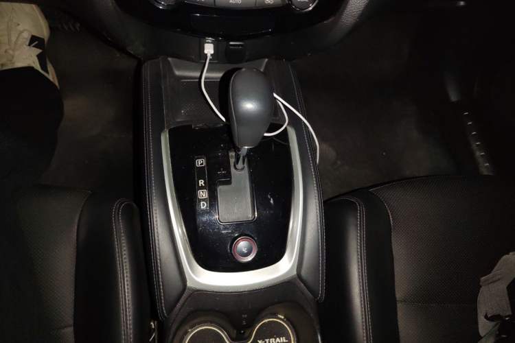 Used Nissan X-Trail 2014 2.0L CVT Comfort Edition 2WD Gear Lever