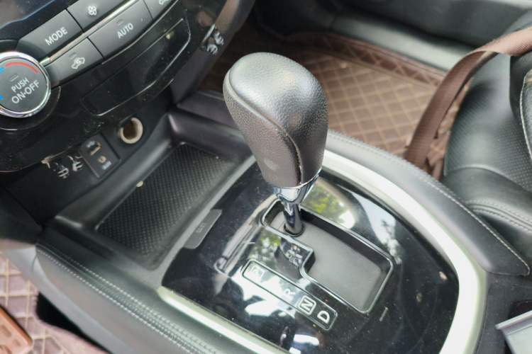 Used Nissan X-Trail 2014 2.0L CVT Comfort Edition 2WD Gear Lever
