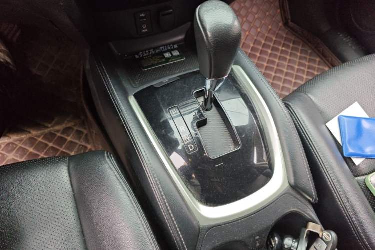 Used Nissan X-Trail 2014 2.0L CVT Comfort Edition 2WD Gear Lever