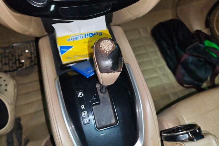 Used Nissan X-Trail 2014 2.0L CVT Comfort Edition 2WD Gear Lever