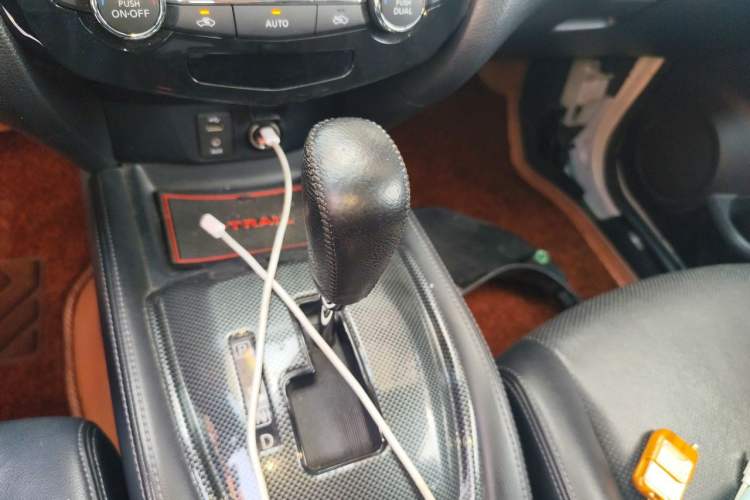 Used Nissan X-Trail 2014 2.0L CVT Comfort Edition 2WD Gear Lever