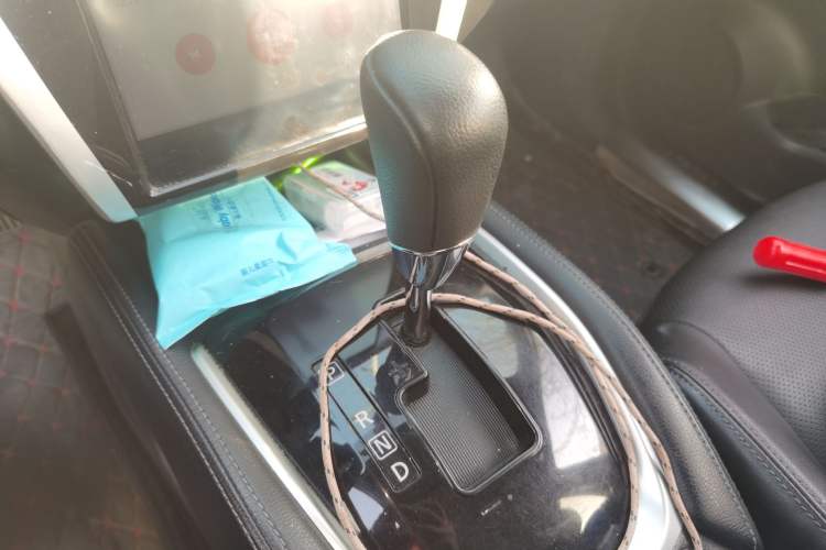 Used Nissan X-Trail 2014 2.5L CVT Luxury Edition 4WD Gear Lever