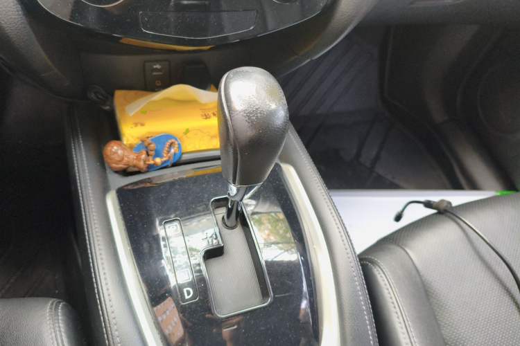Used Nissan X-Trail 2014 2.0L CVT Comfort Edition 2WD Gear Lever