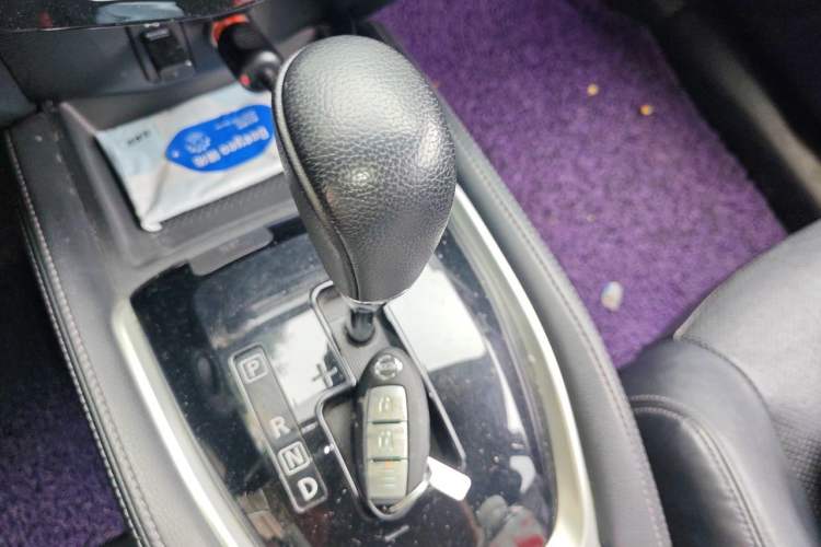 Used Nissan X-Trail 2014 2.0L CVT Comfort Edition 2WD Gear Lever