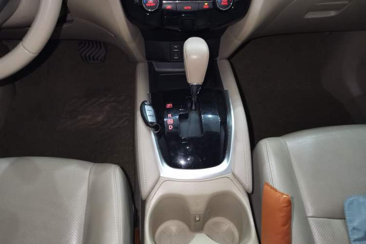 Used Nissan X-Trail 2014 2.0L CVT Comfort Edition 2WD Gear Lever