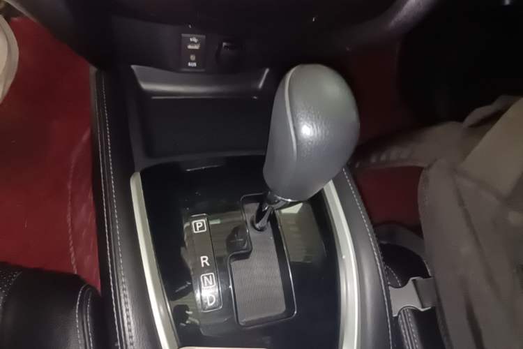 Used Nissan X-Trail 2014 2.0L CVT Comfort Edition 2WD Gear Lever