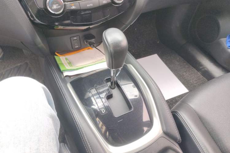 Used Nissan X-Trail 2014 2.5L CVT Ultimate Edition 4WD Gear Lever