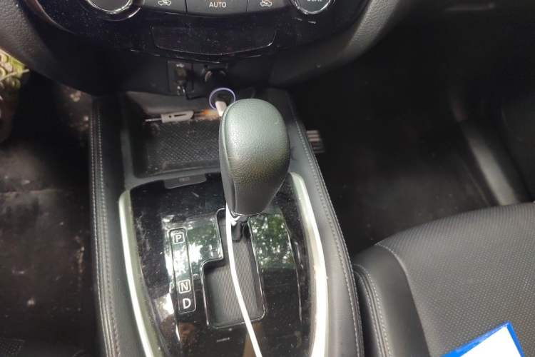 Used Nissan X-Trail 2014 2.5L CVT Luxury Edition 4WD Gear Lever