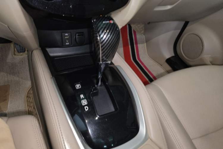 Used Nissan X-Trail 2014 2.0L CVT Comfort Edition 2WD Gear Lever