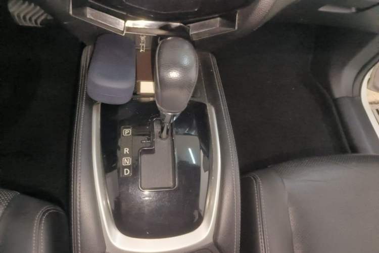 Used Nissan X-Trail 2014 2.0L CVT Comfort Edition 2WD Gear Lever