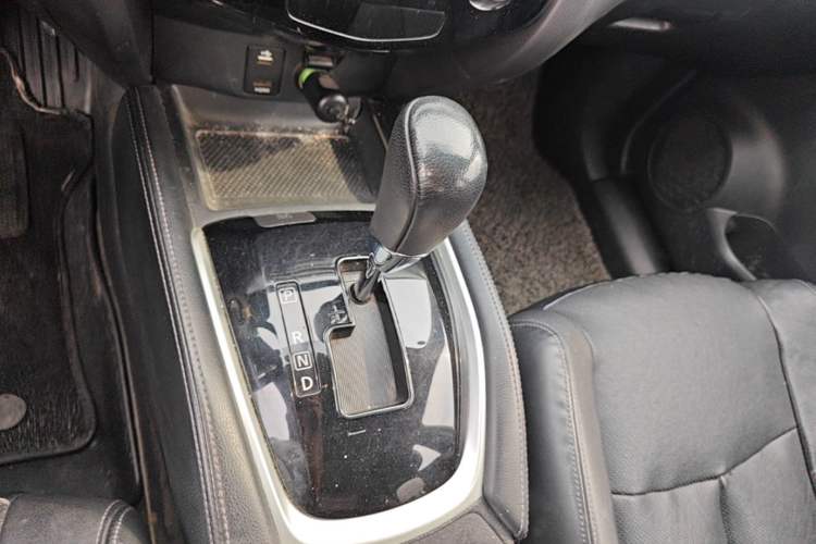 Used Nissan X-Trail 2014 2.5L CVT Luxury Edition 4WD Gear Lever