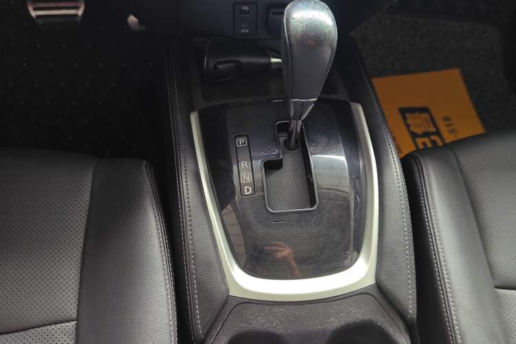 Used Nissan X-Trail 2014 2.0L CVT Comfort Edition 2WD Gear Lever