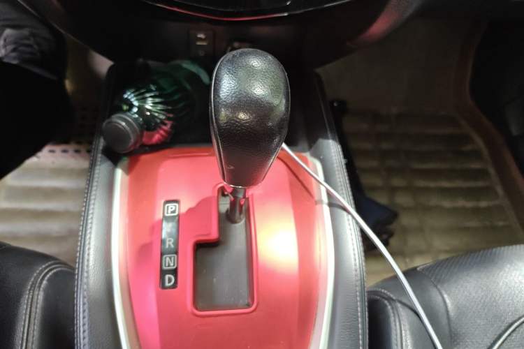 Used Nissan X-Trail 2014 2.0L CVT Comfort Edition 2WD Gear Lever