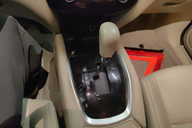 Used Nissan X-Trail 2014 2.0L CVT Comfort Edition 2WD Gear Lever