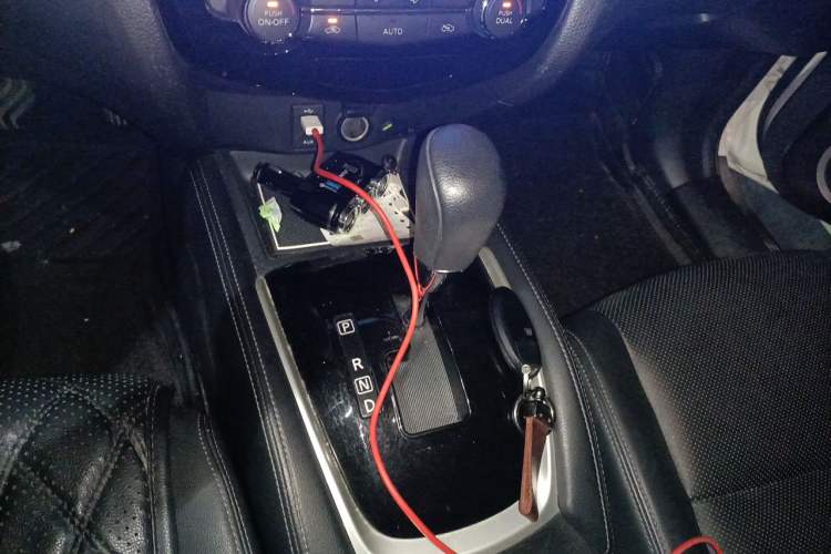 Used Nissan X-Trail 2014 2.0L CVT Comfort Edition 2WD Gear Lever