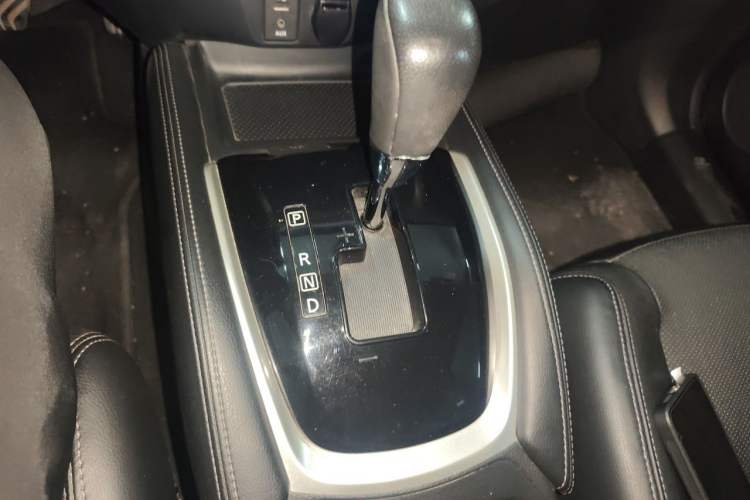 Used Nissan X-Trail 2014 2.0L CVT Comfort Edition 2WD Gear Lever