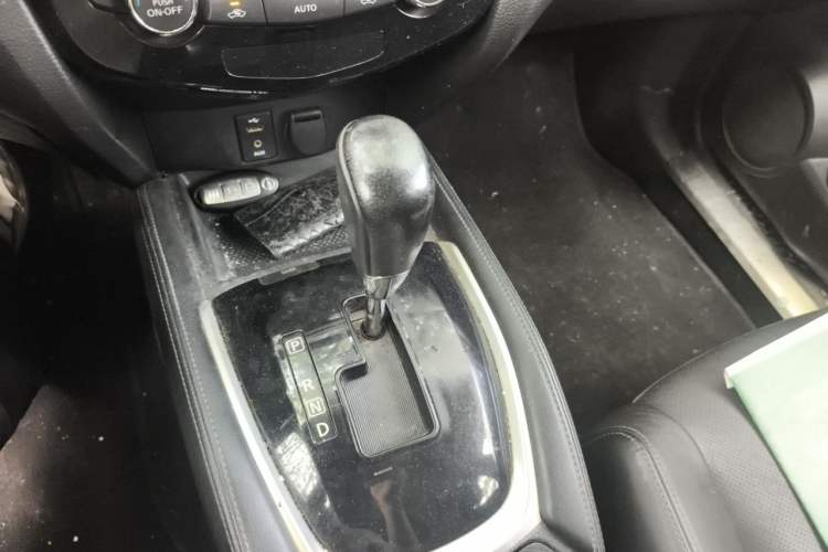 Used Nissan X-Trail 2014 2.0L CVT Comfort Edition 2WD Gear Lever