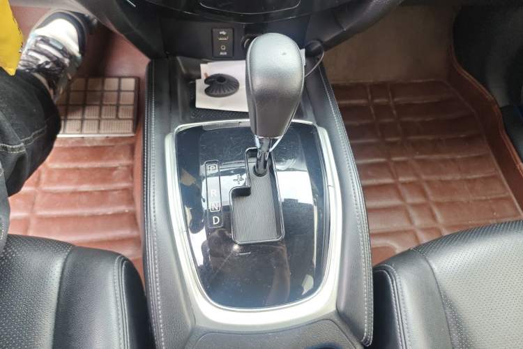 Used Nissan X-Trail 2014 2.0L CVT Comfort Edition 2WD Gear Lever
