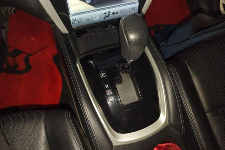 Used Nissan X-Trail 2014 2.0L CVT Comfort Edition 2WD Gear Lever