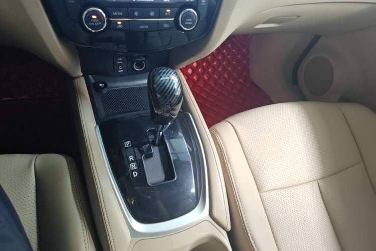 Used Nissan X-Trail 2014 2.0L CVT Comfort Edition 2WD Gear Lever