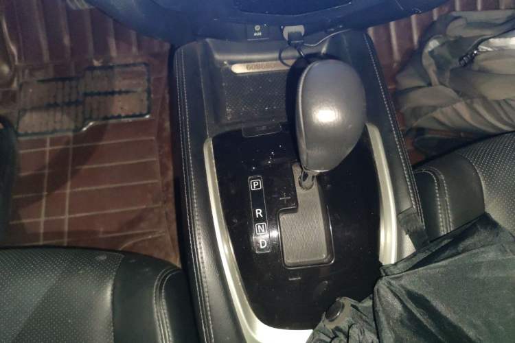 Used Nissan X-Trail 2014 2.0L CVT Comfort Edition 2WD Gear Lever